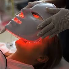 Skincare DNA Real-Time: Saat 'Skin Monitoring' 24 Jam Menggantikan Rangkaian Produk 10 Langkah